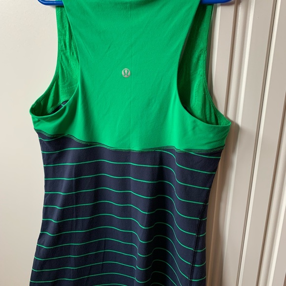 Lululemon run: first base tank size 4 - Picture 2 of 3